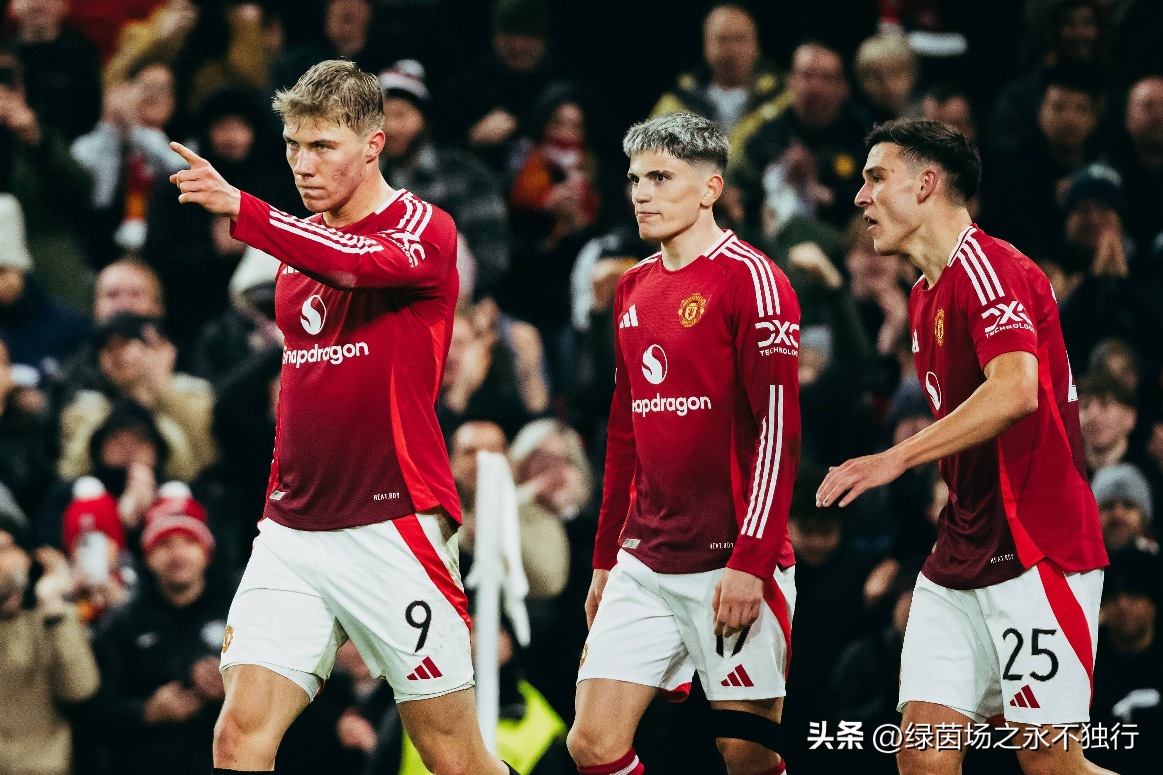 爱游戏APP下载詹姆斯重返赛场，败北首场状态出色，曼联观众沸腾！